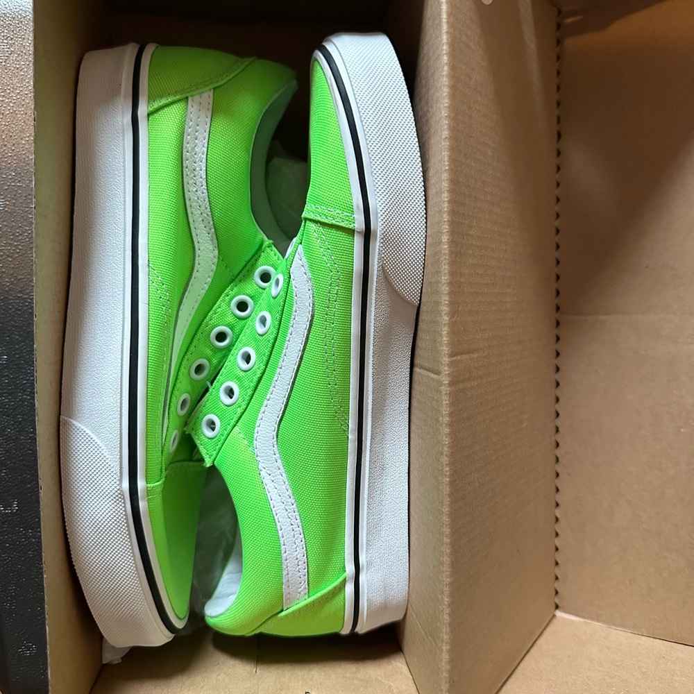 Brand New Vans Men’s 6 Women’s 7.5